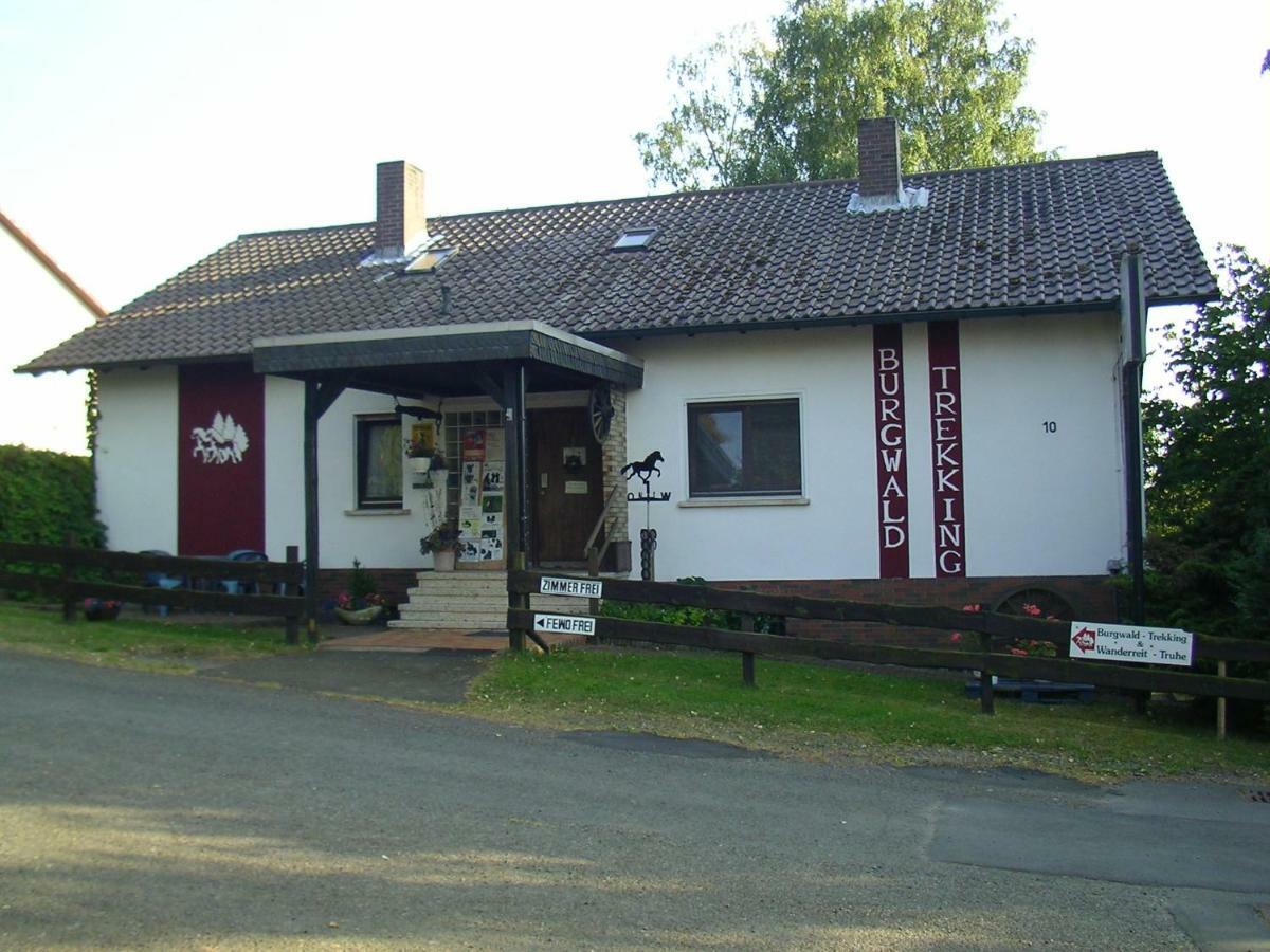 Gaestehaus Burgwald-Trekking Mittelsimtshausen Exterior photo